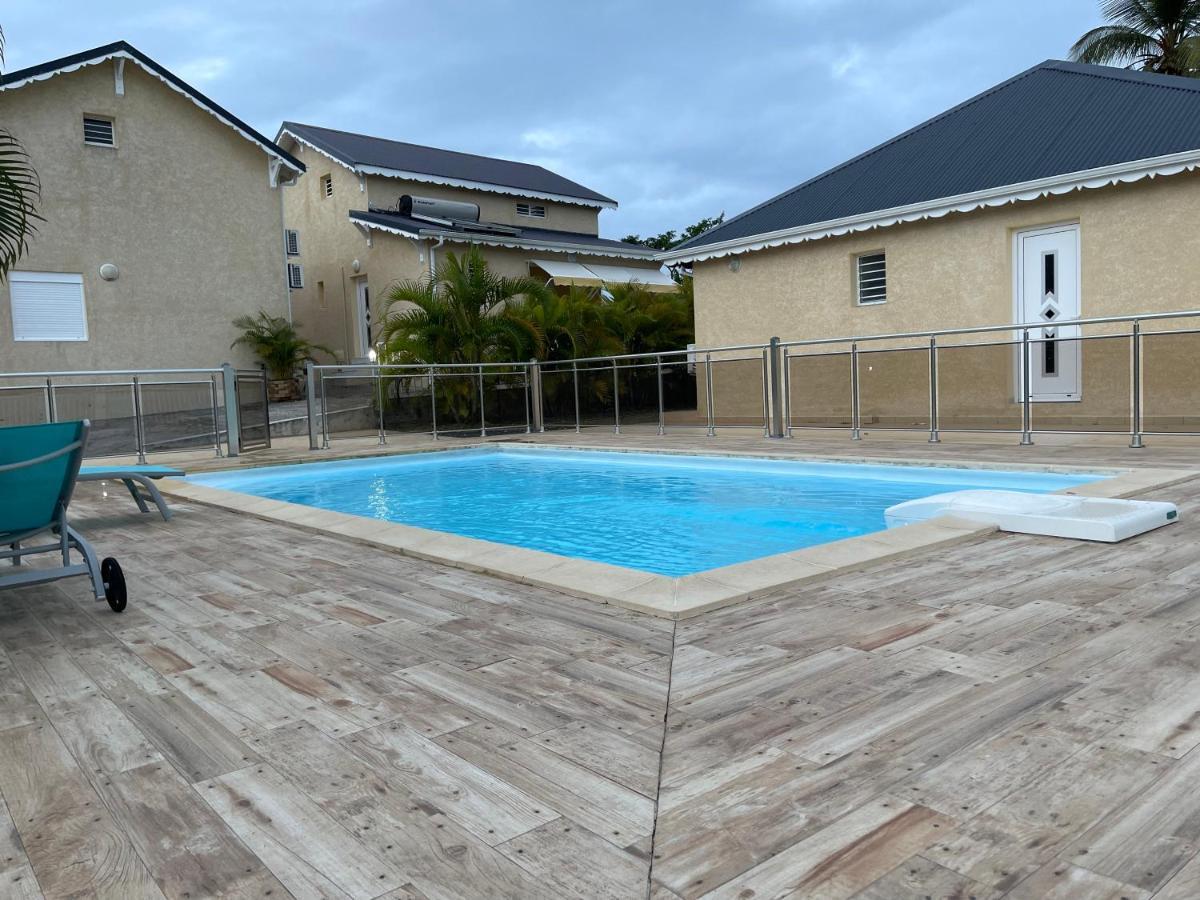 Les Villas Sarah Le Moule Exterior foto