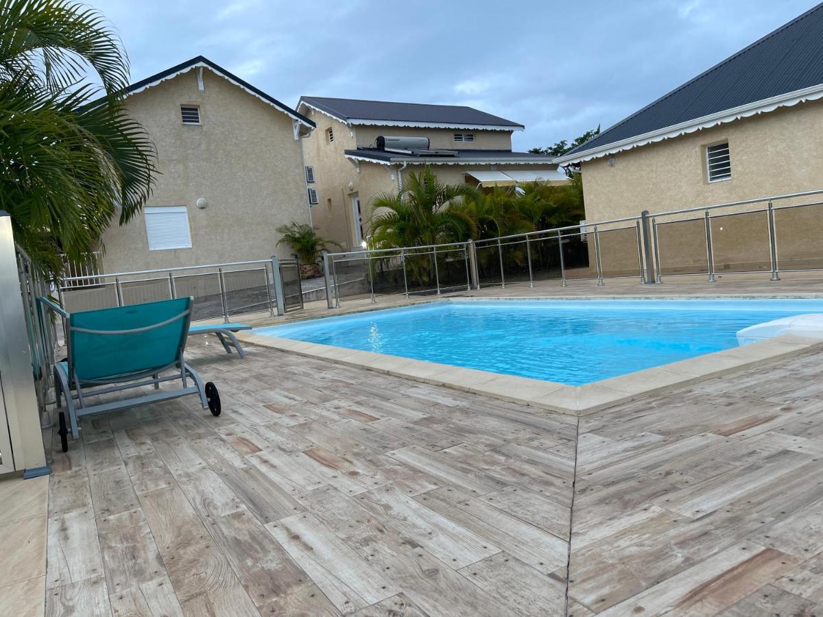 Les Villas Sarah Le Moule Exterior foto