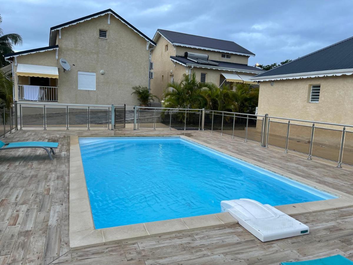 Les Villas Sarah Le Moule Exterior foto